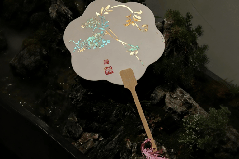 Guangzhou: Gold Leaf Fan Art Experience Guangzhou: Gold Leaf Fan Art Experience