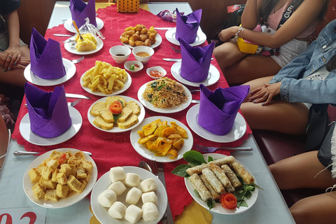 Depuis Hanoi : Croisière dans la baie d&#039;Halong avec déjeuner et transferts