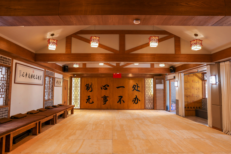Shanghai: Shaolin Kung Fu Class with a Master 1.5 hours · Dynamic and static exercises