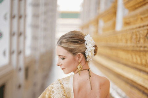 Thai Costume Photoshoot Wat Arun/Wat Pho Option & Boat Trip One Day Thai Costume with 1hr photographer at Wat Arun