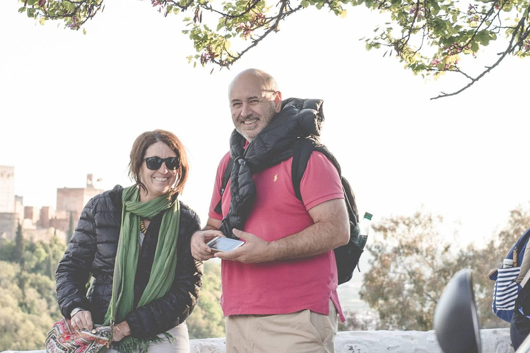 Granada: Albayzin and Sacromonte Hybrid Walking Tour