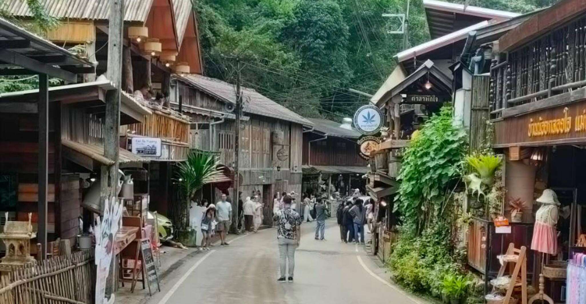 Mae Kampong Village, Hot Springs, Bor Sang Umbrellas Making - Housity