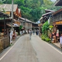 Village de Mae Kampong, Hot Springs, Bor Sang Sangle Making - Housity