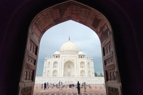 Coupe-file : Visite guidée en direct d'Agra - Billets inclusVoiture AC + Guide en direct + Entrée des monuments