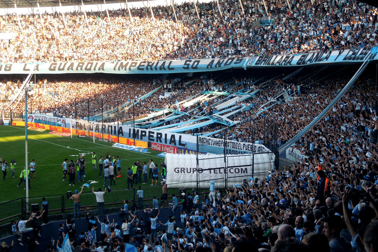 Assister à un match de football au stade de Barranquilla