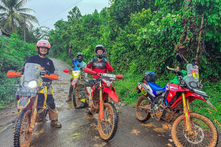 Jakarta: Guided Motorcycle Tour with Lunch and Coffee