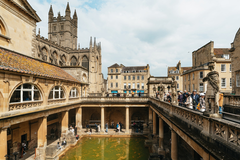 Stonehenge e Bath: tour di 1 giorno da LondraDa Londra: escursione di un giorno a Stonehenge e alle Terme Romane