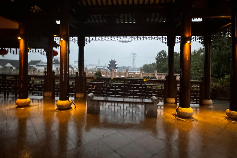 From Hangzhou: 5-Day Tour to Shanghai with Cruise & Lunches