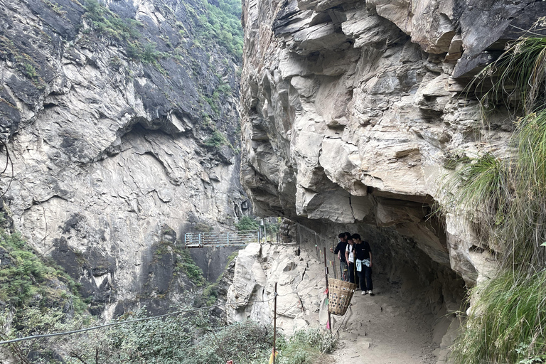 Tiger Leaping Gorge Trekking in the Canyon