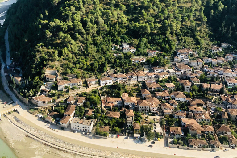 地拉那：含船游与历史讲解的三日导览之旅地拉那：3日导览之旅含乘船游览与历史讲解