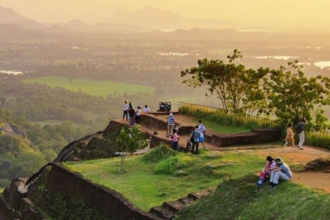"Esplendores de Sigiriya: Viaje privado con todo incluido"