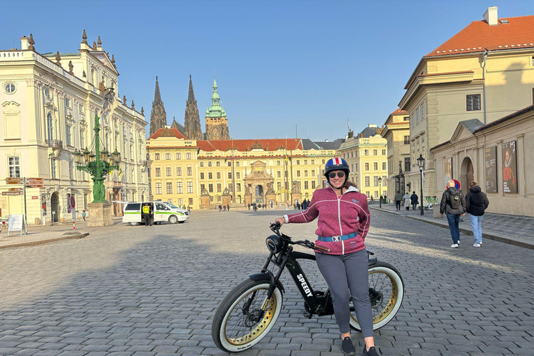 Prague Viewpoints & Historical Ebike Tour 4 Hours: Group E-Bike Tour
