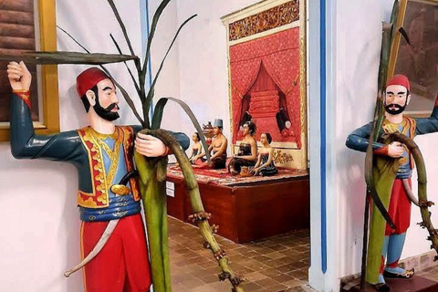 Surakarta : Full-Day Highlights Tour – All Inclusive Surakarta : Full-Day Highlights Tour - All Inclusive