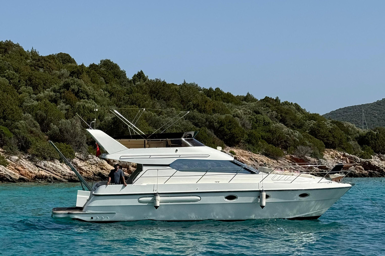 Bodrum: Private Motoryacht Tour with swimming stops & lunch