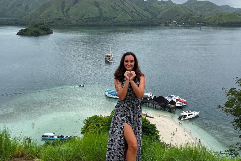 Komodo National Park: Full-Day Boat Tour with Lunch