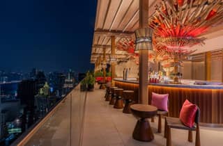 Bangkok: Sato San Rooftop Bar im Moxy Bangkok