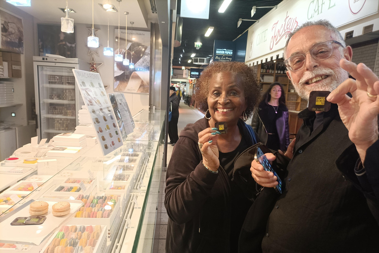 Lyon: Halles de Lyon Paul Bocuse Food Tour with a local