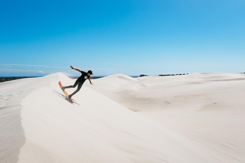 CIDADE DO CABO: AVENTURA DE SANDBOARD NAS DUNAS DE AREIA BRANCA DO ATLANTISCidade do Cabo: Aventura de sandboard nas dunas de areia branca do Atlantis