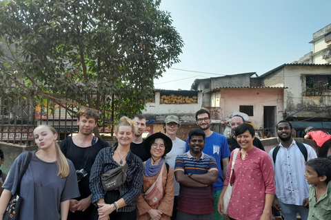 Mumbai : visite guidée du bidonville de Dharavi avec un guide localEn privé : Promenade guidée dans le bidonville de Dharavi avec un guide local