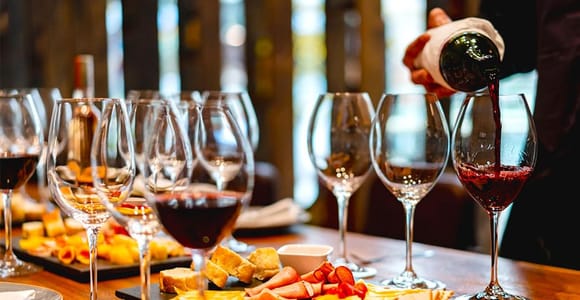 Mediterranean gastronomic experience: Taste traditional wines and tapas in Alicante