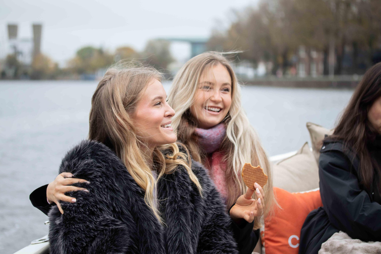 Amsterdam: Evening Lights Cruise incl. Cocktail & Waffle Evening Lights Cruise including Bites Box & Welcome Cocktail