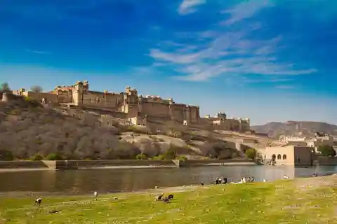 Jaipur: Private Tuk-Tuk Tour with City Palace & Local