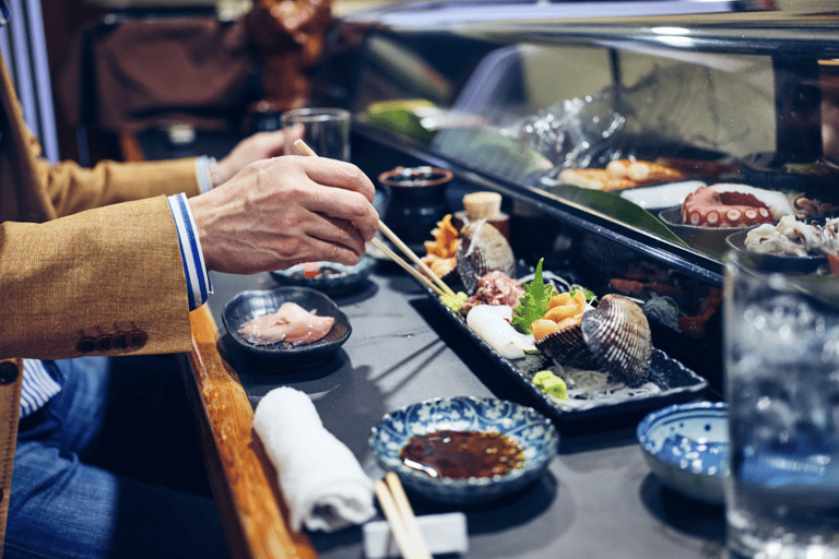 Tsukiji Market Foodie Tour: Enjoy Seafood, Sushi, and Sake