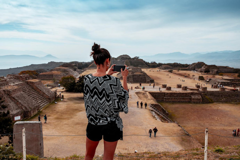 Oaxaca: Private Monte Albán Tour with Zapotec Tombs & Crafts