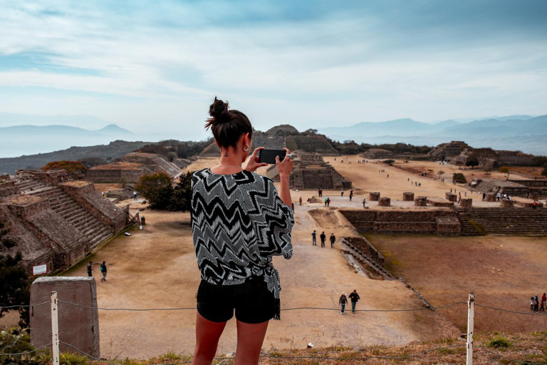 Oaxaca: Private Monte Albán Tour with Zapotec Tombs & Crafts