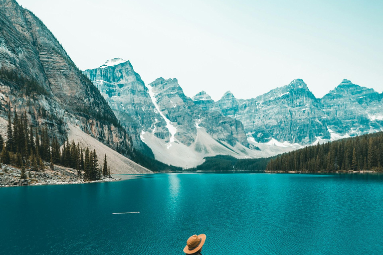 Calgary: Lake Louise, Moraine Lake, and Johnston Canyon Tour