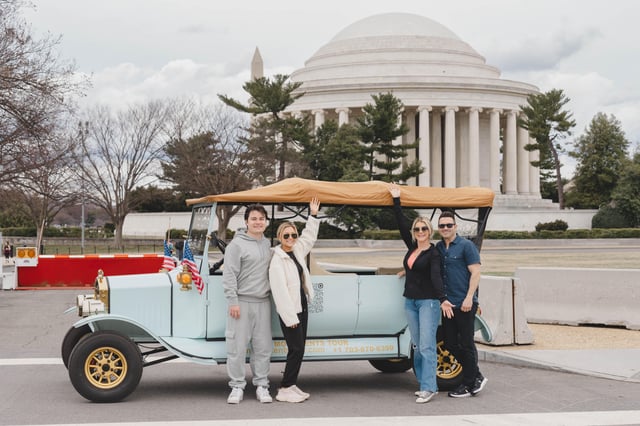 Washington, DC: Day &amp; Night Electric Cart &amp; Vintage Car Tour