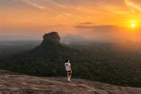 Sigiriya: Pidurangala Rock Sunrise or Sunset Tuk Tuk Tour