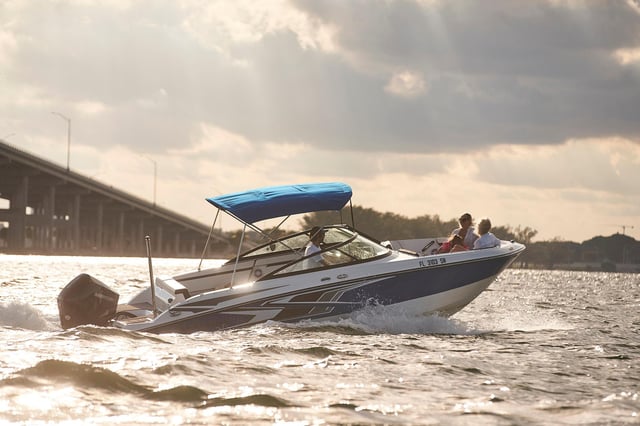 Miami: Pezsgővel és kapitánnyal