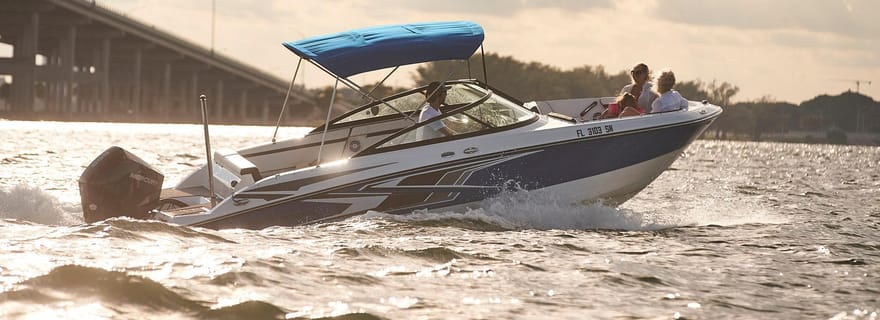 Miami : Location d'un bateau privé avec champagne et capitaine