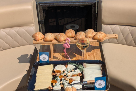 Camargue - Boat trip with meal on board | Maison Flottante Camargue