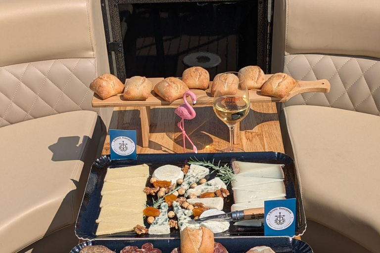 Camargue - Boat trip with meal on board | Maison Flottante Camargue
