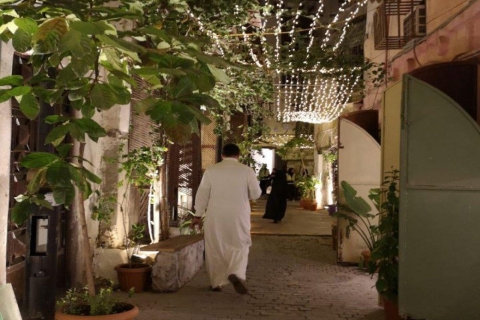 Jeddah: Wycieczka po historycznej dzielnicy z lokalnym przewodnikiemJeddah: Prywatna wycieczka Al-Balad Gold "Historyczna dzielnica
