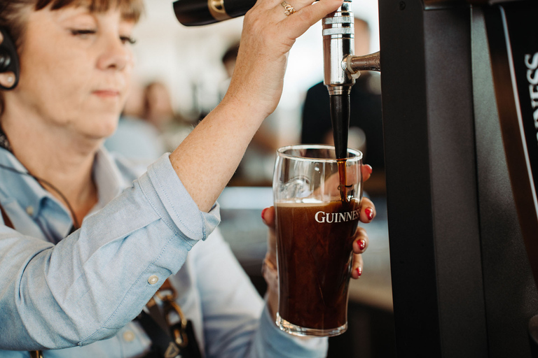 Dublin: Trinity College, Castle, Guinness and Whiskey Tour