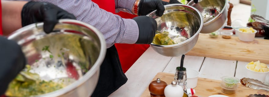 Santorin : Cours de cuisine avec déjeuner et dégustation de vin