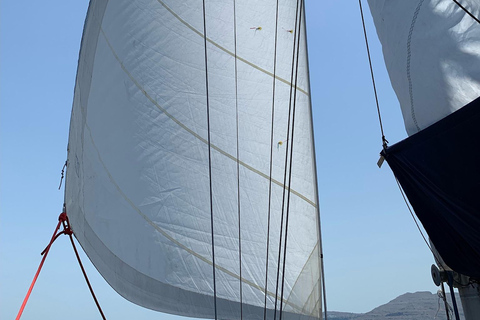 Segeltour um Lindos mit Essen und Trinken