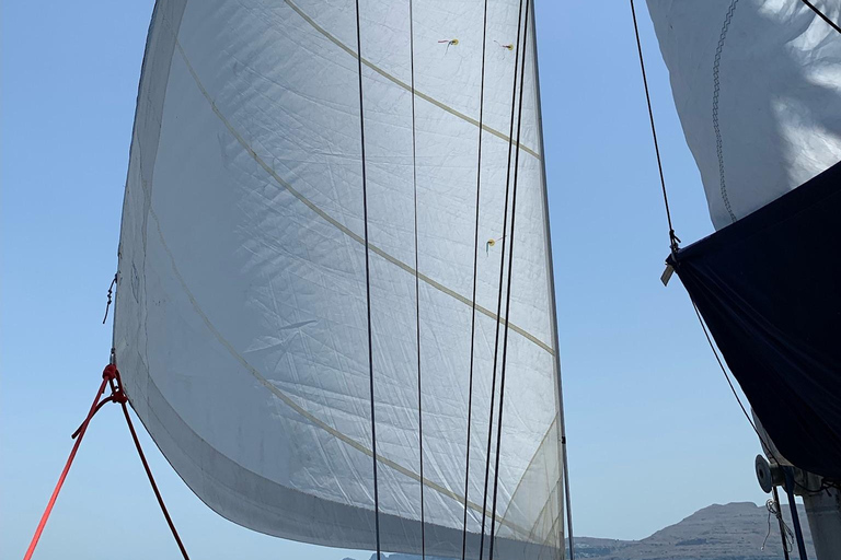 Segeltour um Lindos mit Essen und Trinken