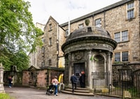 Edinburgh, Haunted Underground Vaults and Graveyard Tour - Housity