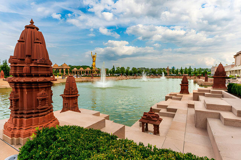 New Delhi: Akshardham Temple Tour + Water Light Show Akshardham Water & Light Show with Car+Guide+Tickets+Dinner