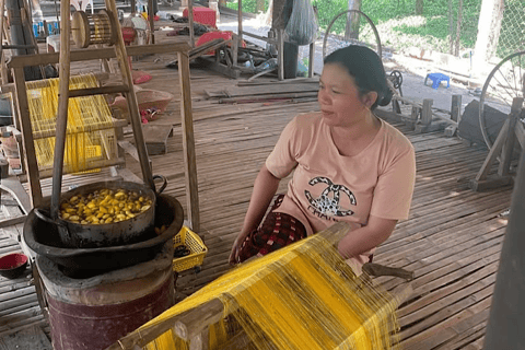 Phnom Penh: Silk Islands, Mekong River Life & Golden Temple Afternoon: Private Tour by Tuk-Tuk -English-Speaking Driver