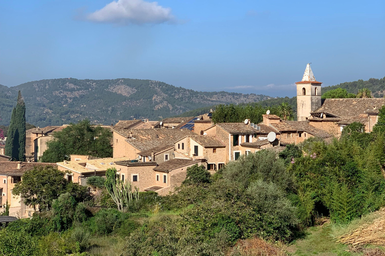 Fornalutx pueblo y senderismo a las montañas granja de olivos