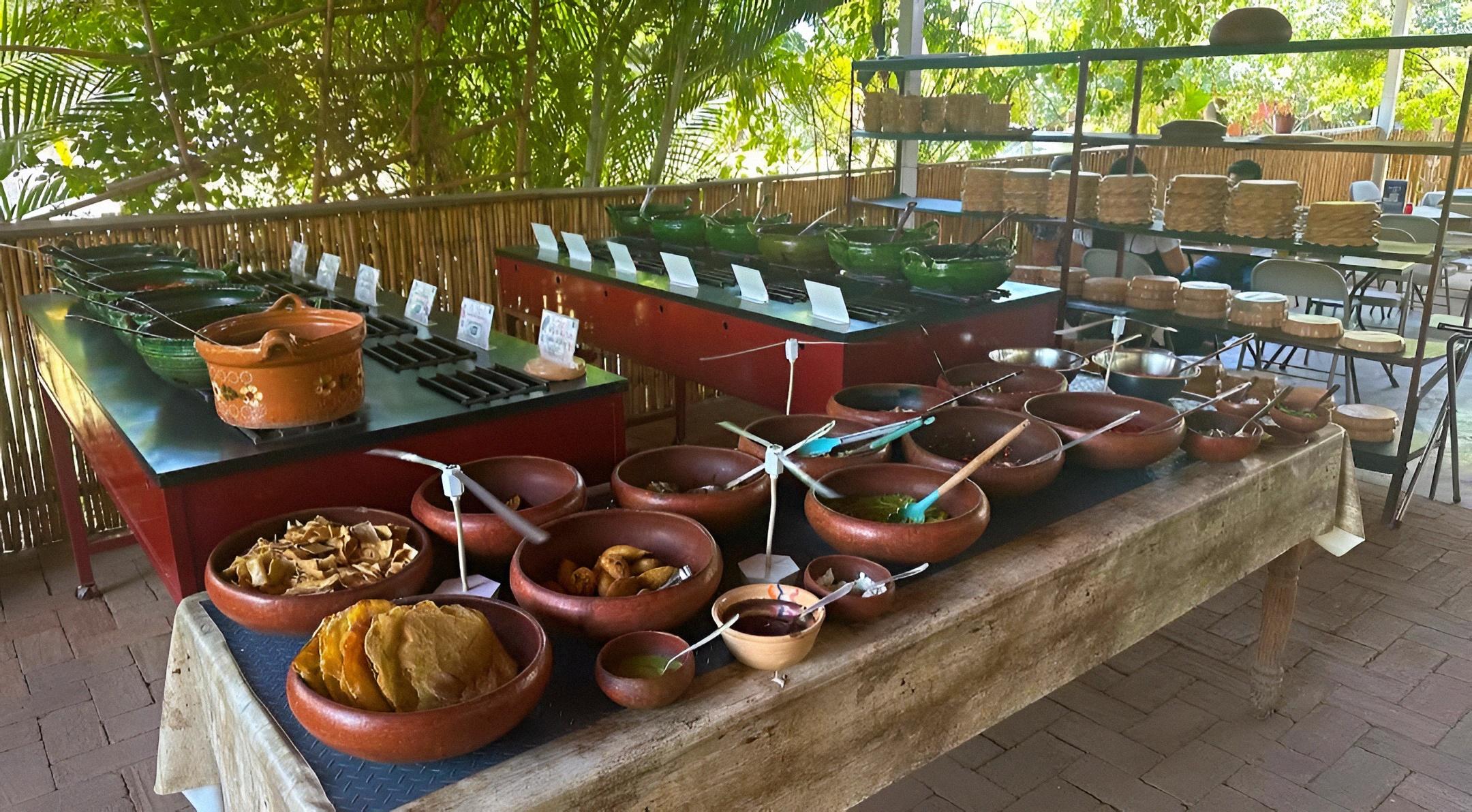 Oaxaca: Ganztägige Tour Monte Albán, Mezcal Ancestral, Alebrijes, Barro Negro