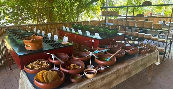 Oaxaca: Monte Albán, traditional mezcal, alebrijes, and black pottery in one day