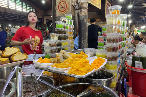 Phnom Penh: Mercato mattutino e tour gastronomico in Vespa