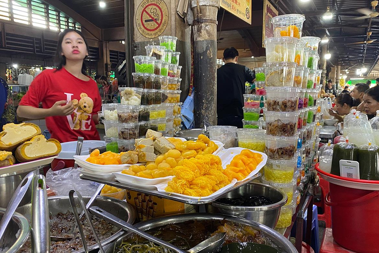 Phnom Penh: Mercato mattutino e tour gastronomico in Vespa