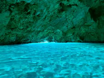 Excursión en lancha rápida por la Cueva de la Gema Azul Vlore